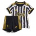 Maillot de foot Juventus Domicile vêtements enfant 2023-24 Manches Courtes (+ pantalon court)